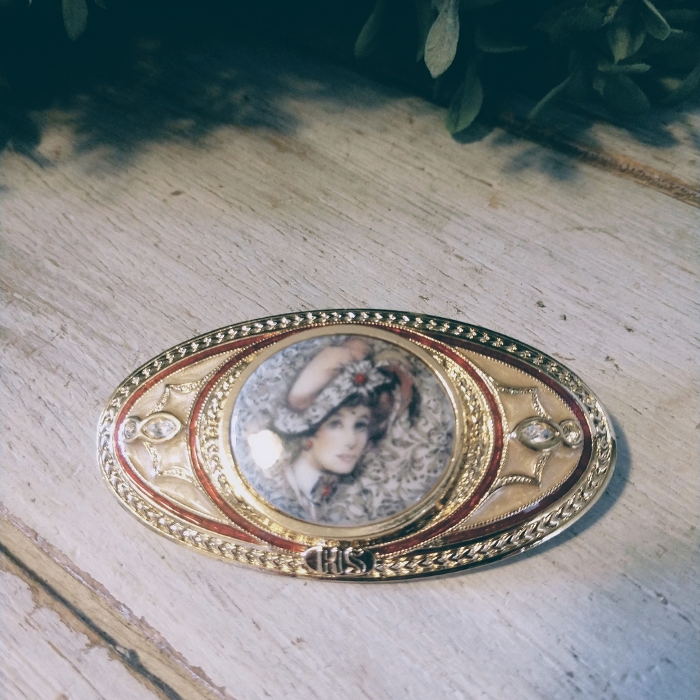 Victorian Inspired Shabby Chic Woman Mrs Albee Presidents Club Label Pin Brooch